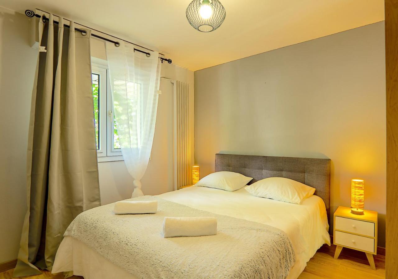 100 Geneve Joli T2 Avec Place De Parking Privee Annecy Exteriör bild